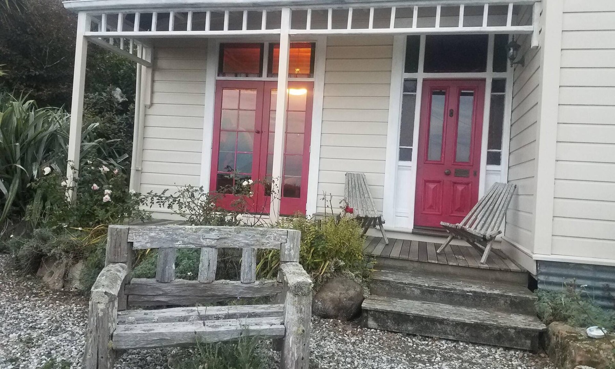 Papatowai Cottage | Hilltop Accommodation Catlins - Cottage