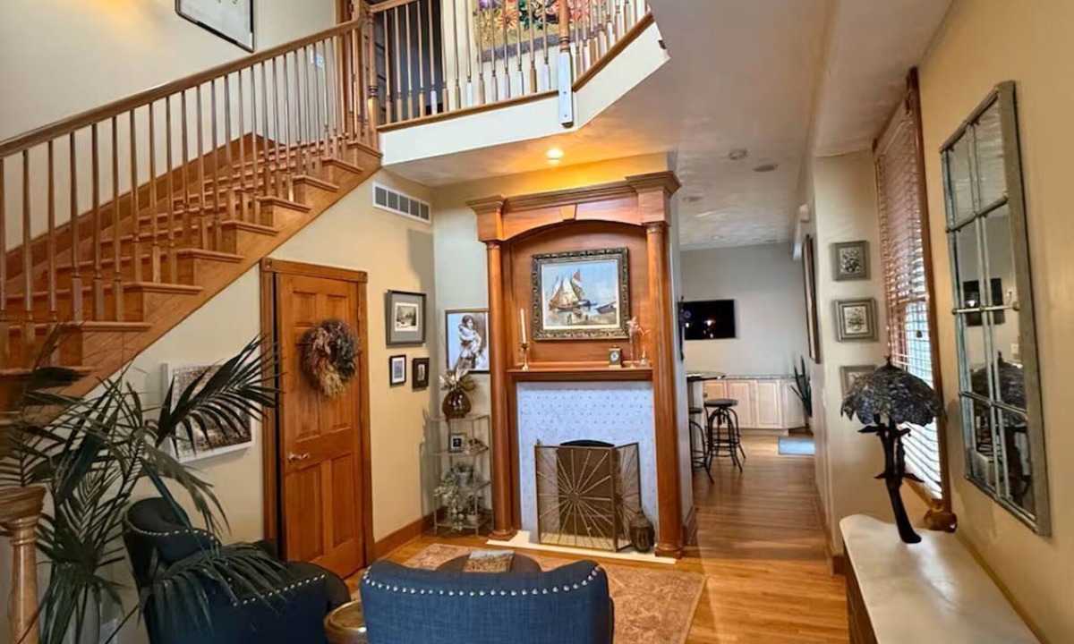 Mount Adams House | Hilltop Haven in Mount Adams
