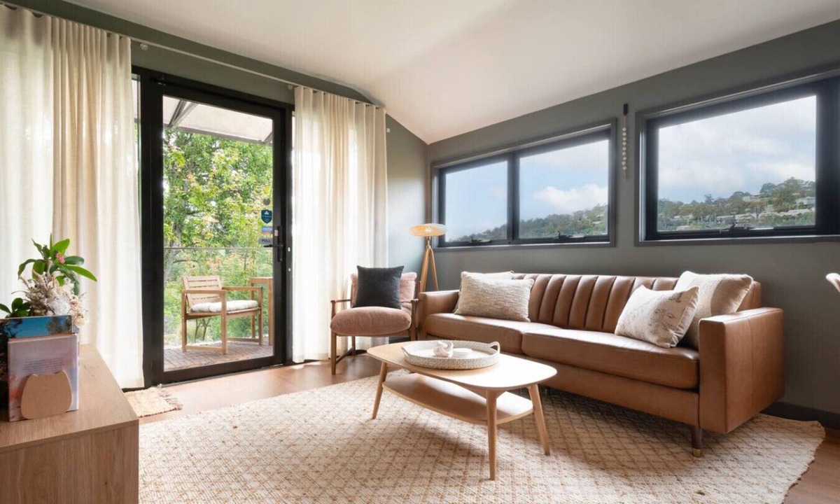 West Launceston House | Hilltop Hideaway - Walk to Cataract Gorge