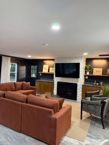 Chaplin House | Hilltop Retreat-Bourbon Trail-Pool w/Slide-Hot Tub