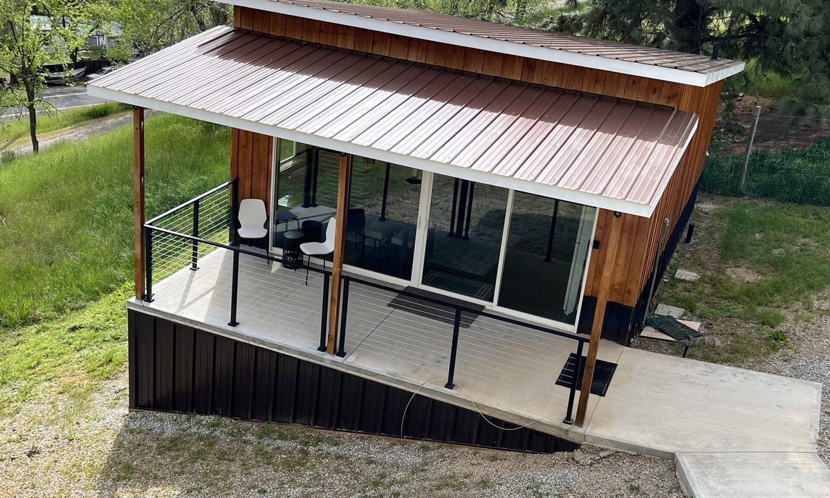 Riggins Cabin | Hilltop riverview bunkhouse