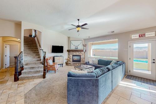 Hurricane House | Hillview Hideaway