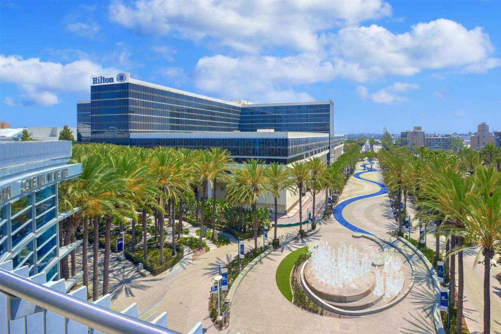 Anaheim Resort Hotel | Hilton Anaheim