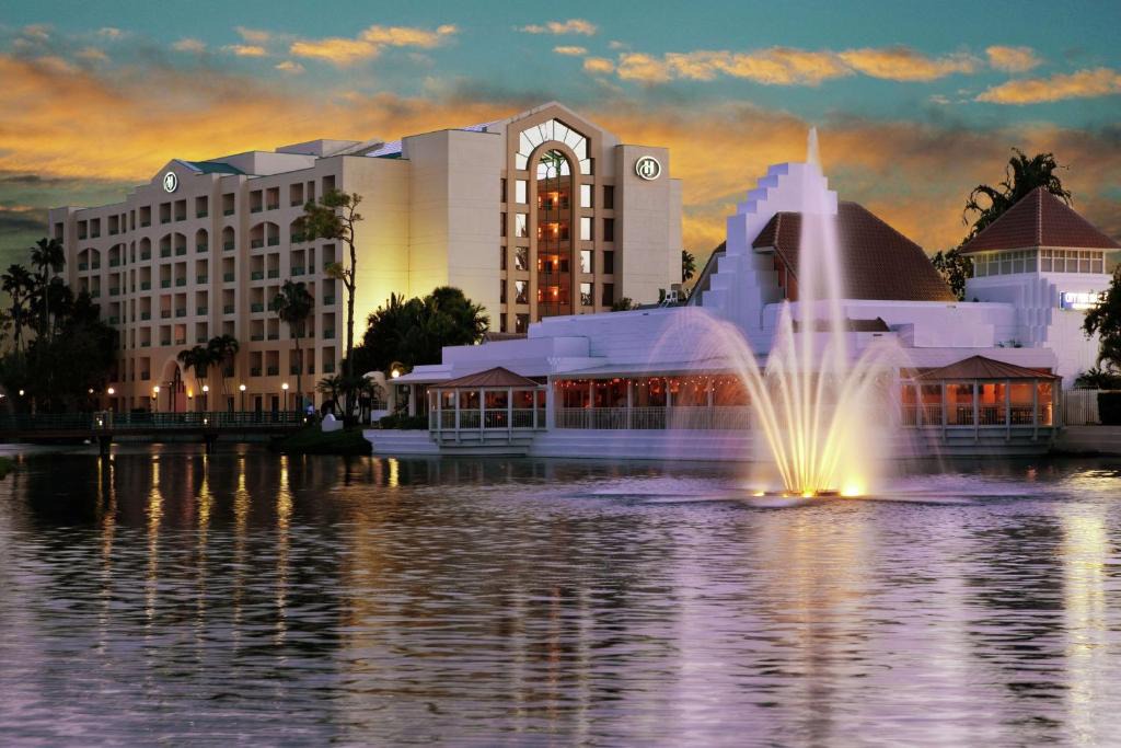 Boca Raton Hotel | Hilton Boca Raton Suites - Newly Renovated