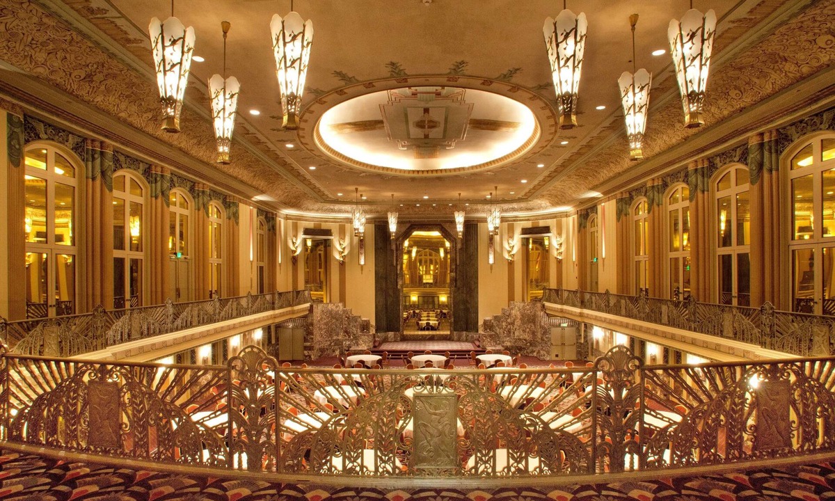 Downtown Cincinnati Hotel | Hilton Cincinnati Netherland Plaza
