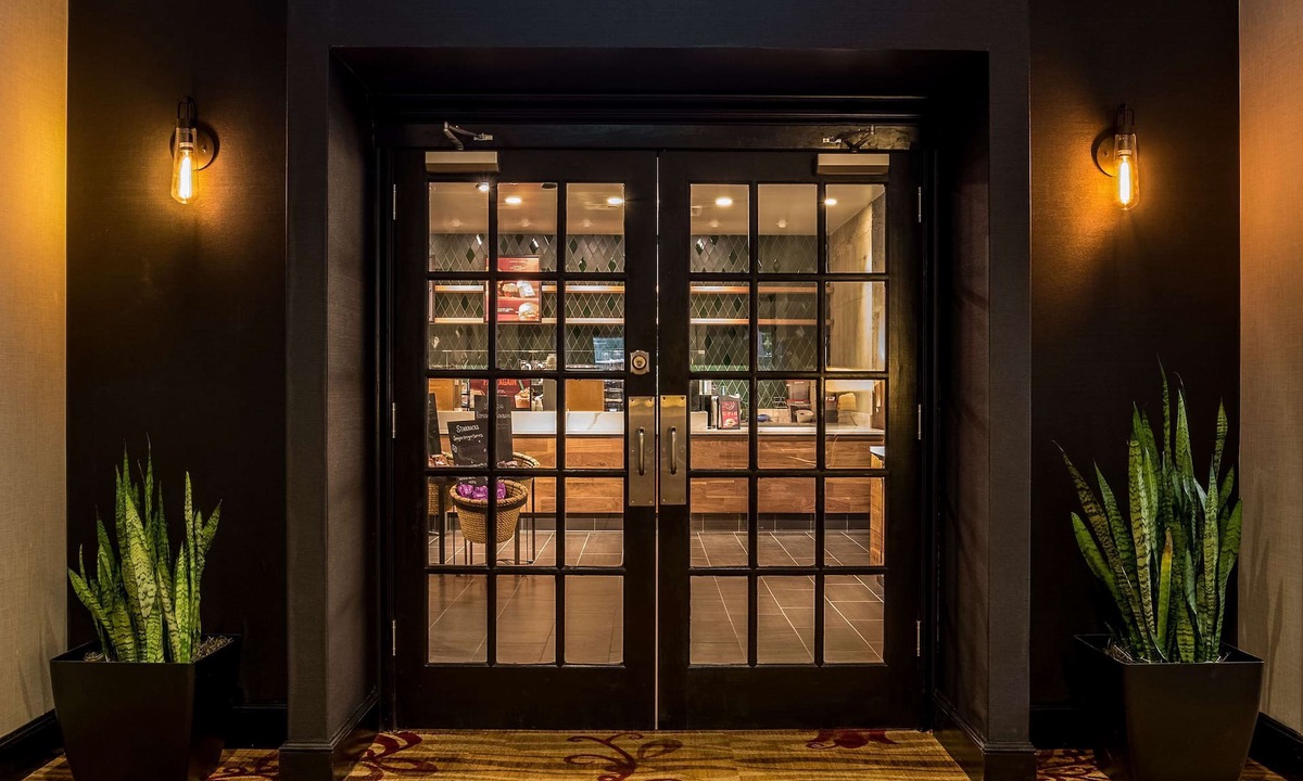 West Central Hotel | Hilton Fort Wayne at the Grand Wayne Convention Center