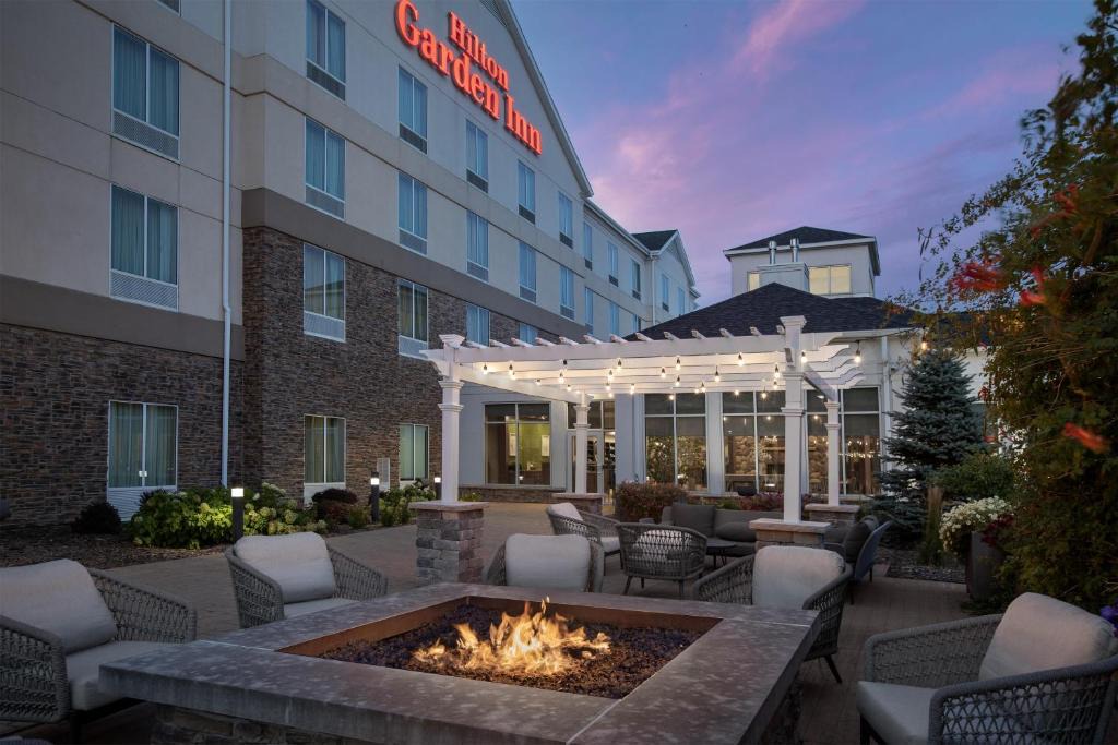 Cedar Falls Hotel | Hilton Garden Inn Cedar Falls Conference Center