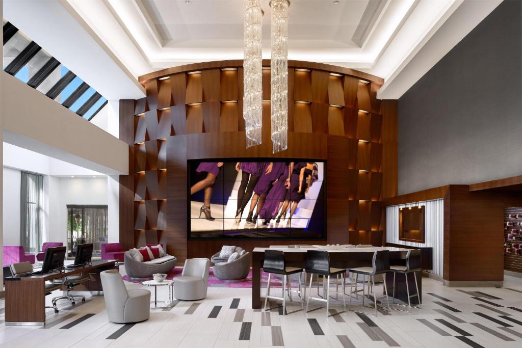 Warner Center Hotel | Hilton Woodland Hills/Los Angeles
