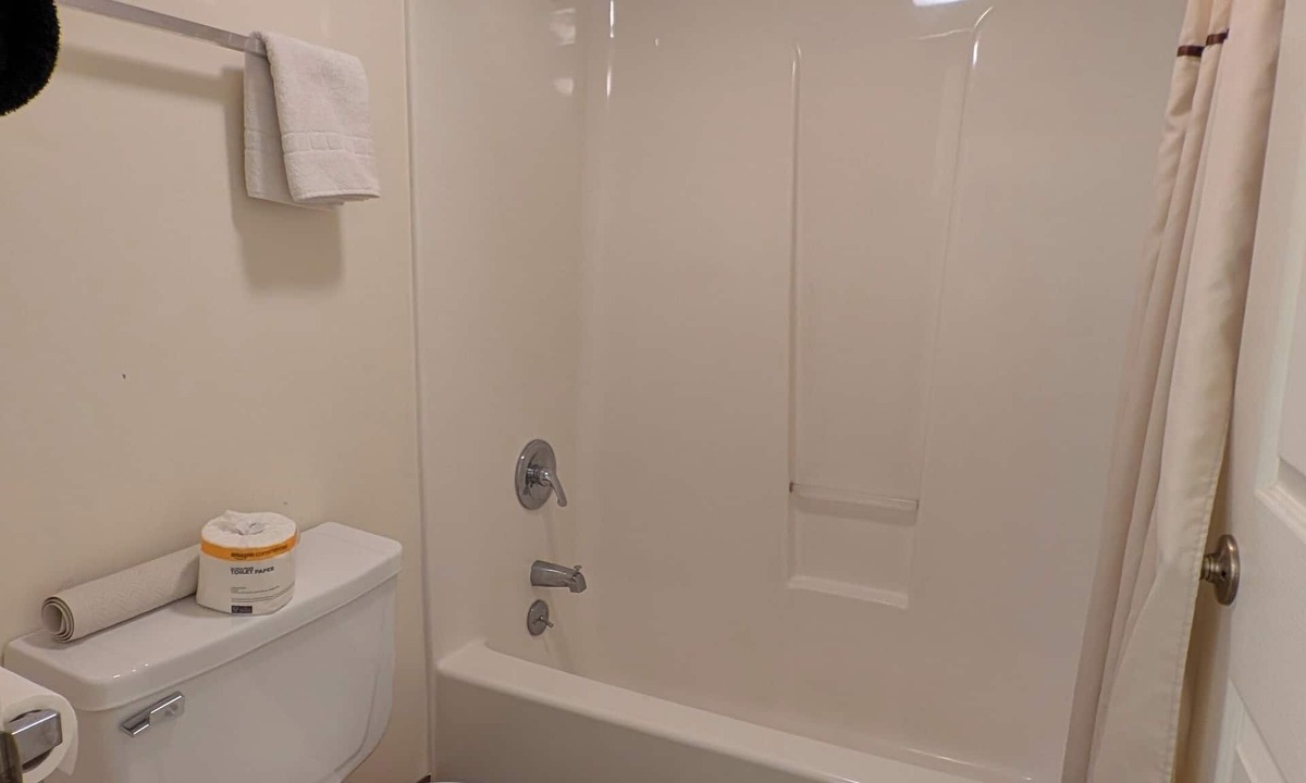 Fall River Mills Hotel | Himont Motel
