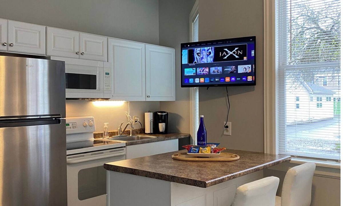 Glens Falls Apartment | Hip Suite-1st Floor - Arts District/Farmers Mkt/Cafes/Breweries-Near Lake George