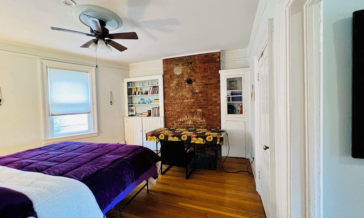 Stapleton Apartment | Historic 1886 German Bakery Home Near Ferry & Verrazano