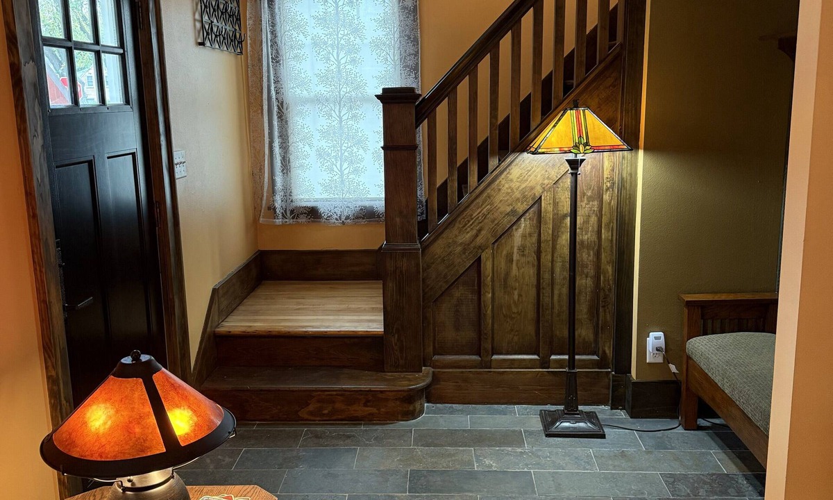 Middleton Apartment | Historic 2BR Craftsman Near University Ave – Quiet & Walkable