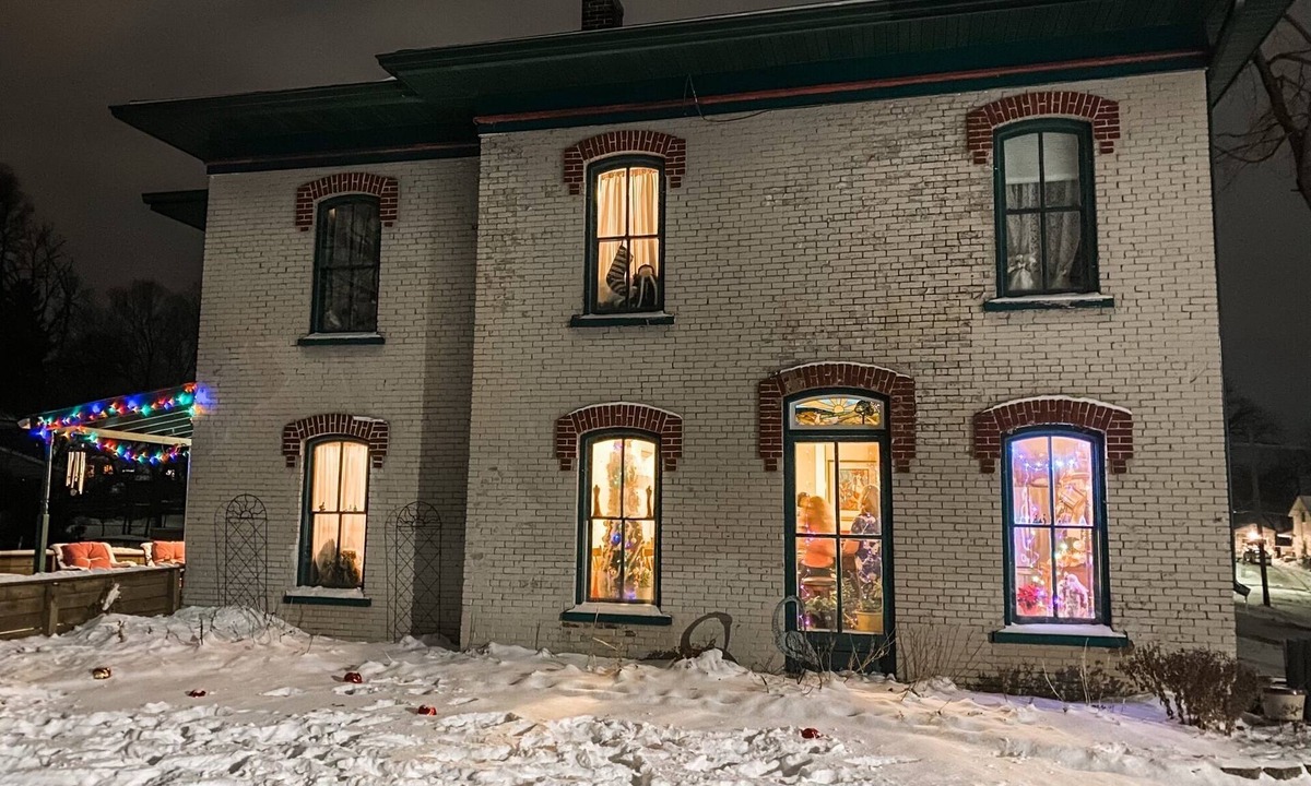 Algona House | Historic 3 -bedroom house in Algona close to downtown WiFi. 2 parks nearby