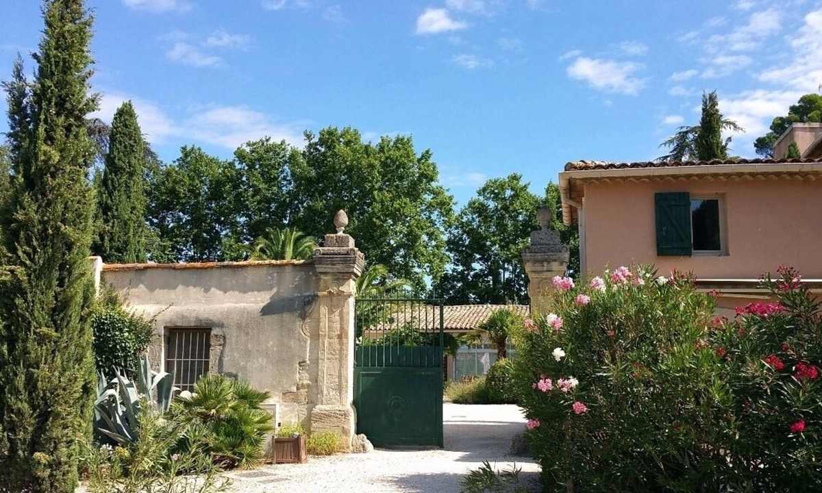 Alignan-du-Vent Apartment | Historic ambience in an ideal location between the beaches and the Cévennes