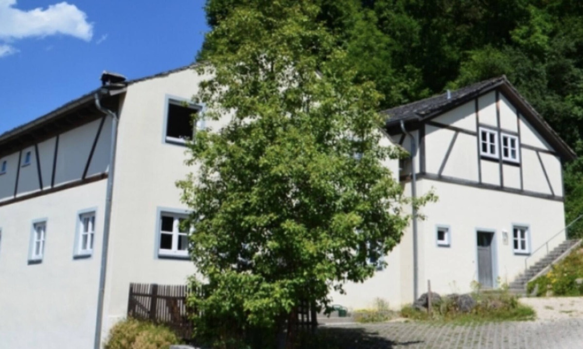 Kipfenberg Apartment | Historic apartment in the Jura house - great location on the Altmühl, lots of space