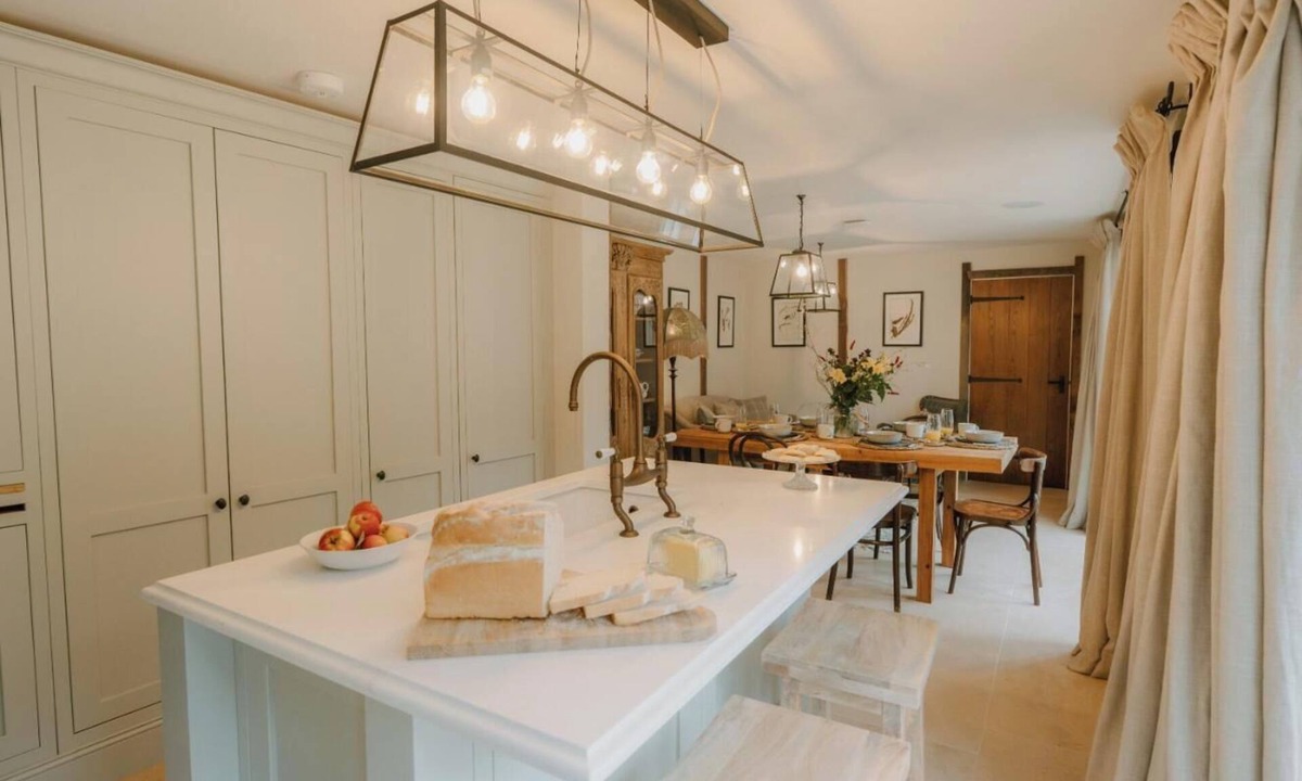Bunbury House | Historic building offers an inviting retreat with its charming blend of comfort and elegance, sleeping 10 guests