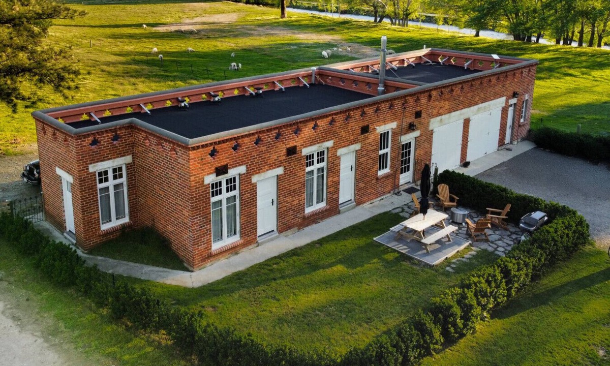 Earnscleugh House | Historic Castle Coach House – Trail & Wineries