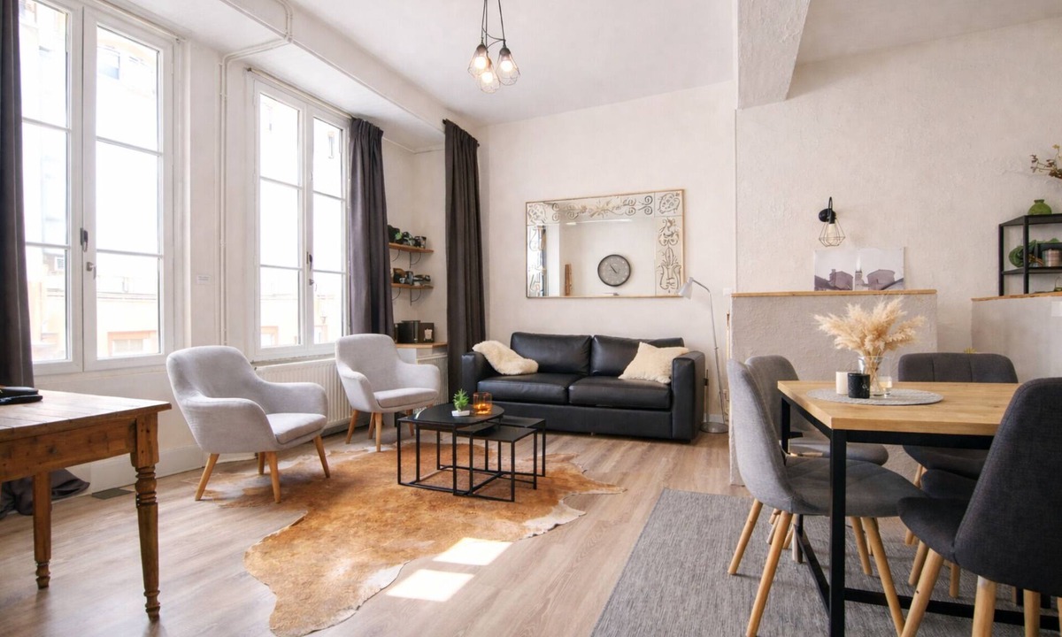 Centre Apartment | Historic center of Chalon-sur-Saône, Burgundy cellar, 8 pers, parking nearby