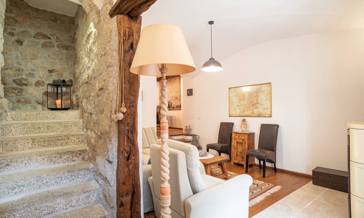 Ala Dei Sardi House | Historic, Centrally Located Holiday Home with Wi-Fi and Fireplace