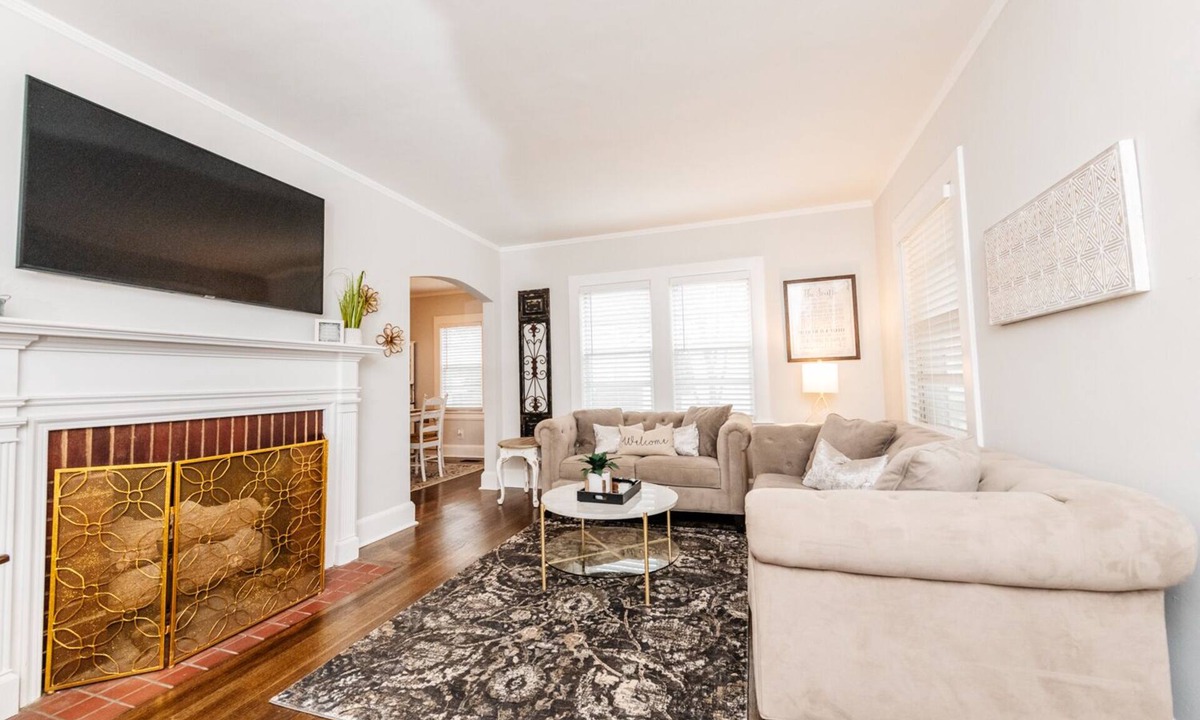 Perry House | Historic Charm w/Game Room and King Bed