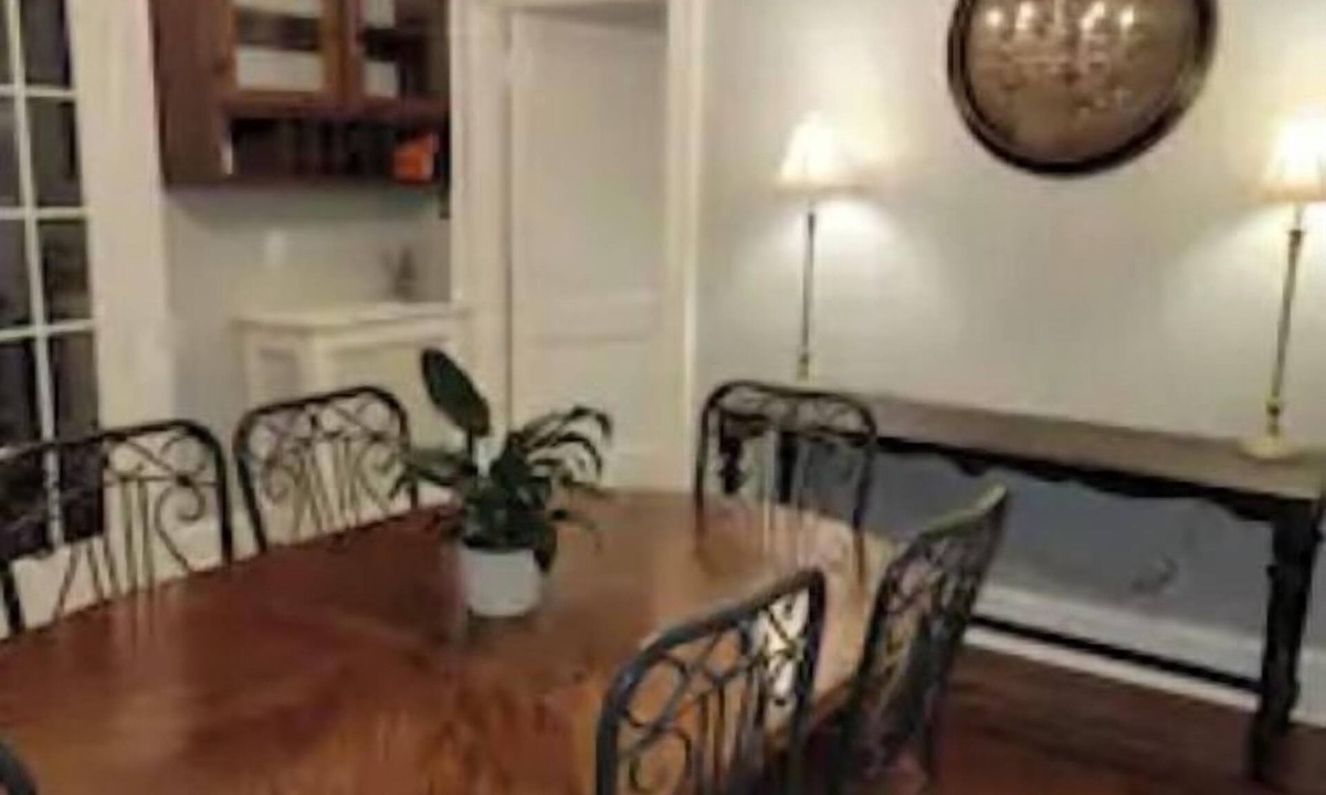 Blackstone House | Historic Colonial Foursquare near FASTC/Ft Barfoot