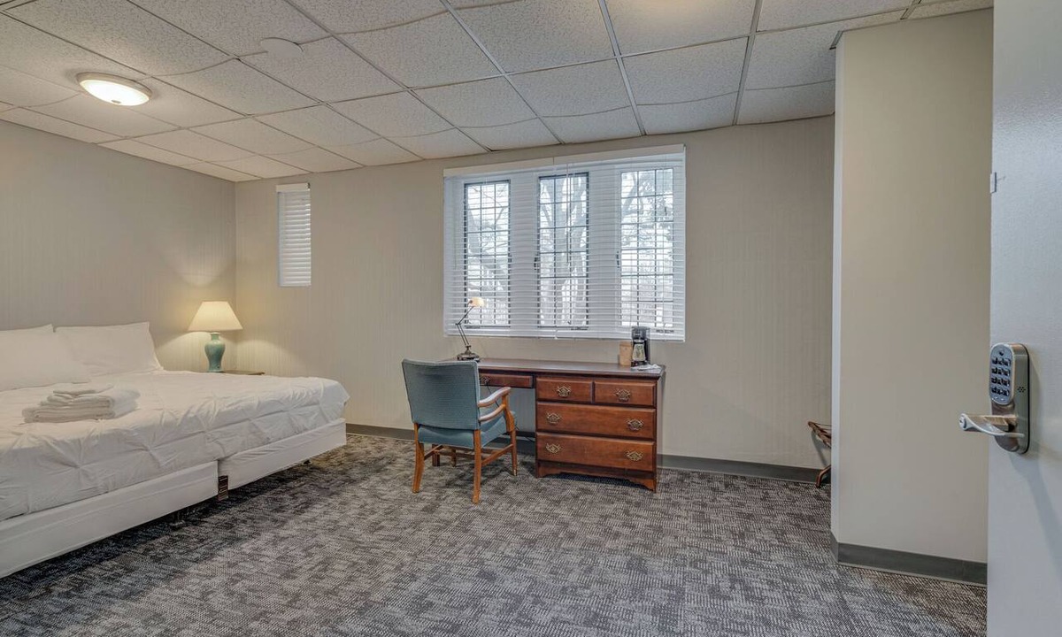 Music Row Hotel | Historic Converted Dorm Room in Great DT location!