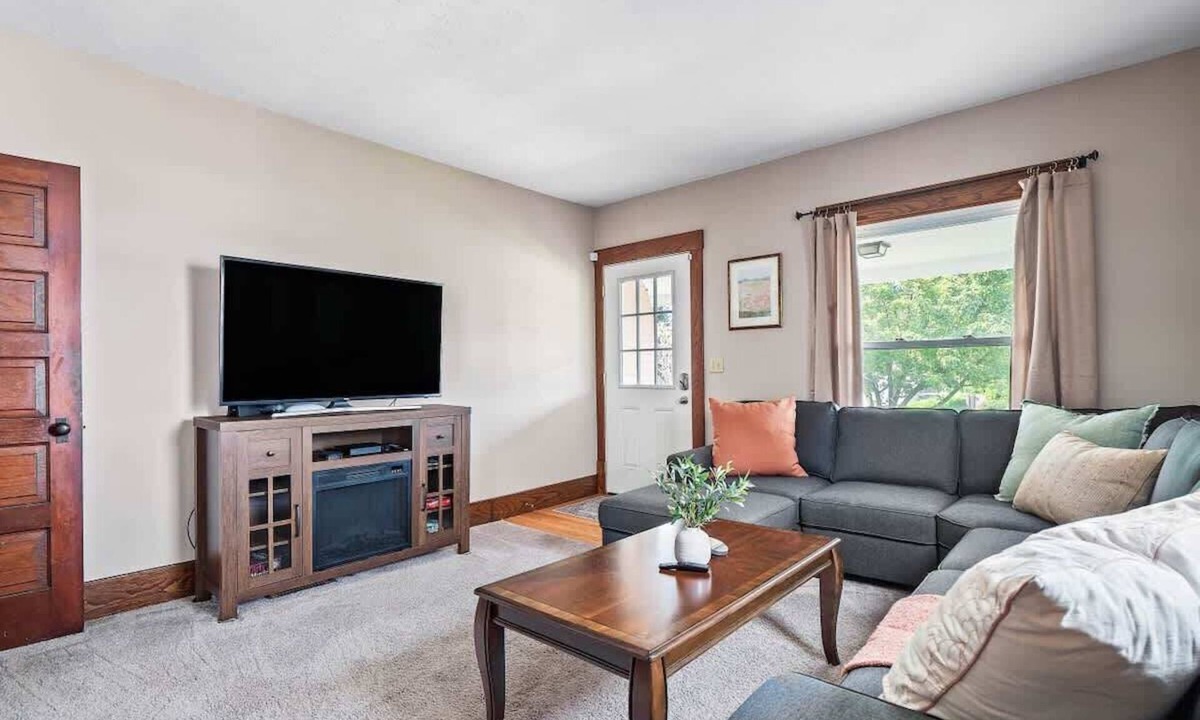 Bedford House | Historic District - Fully Stocked Kitchen-Sleeps 6