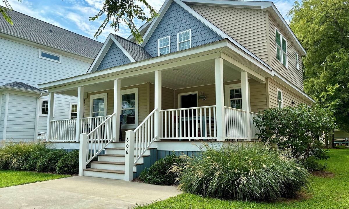 Cape Charles House | HISTORIC DISTRICT 1st Flr Primary Suite, Outdoor Living, Great Location & Views!