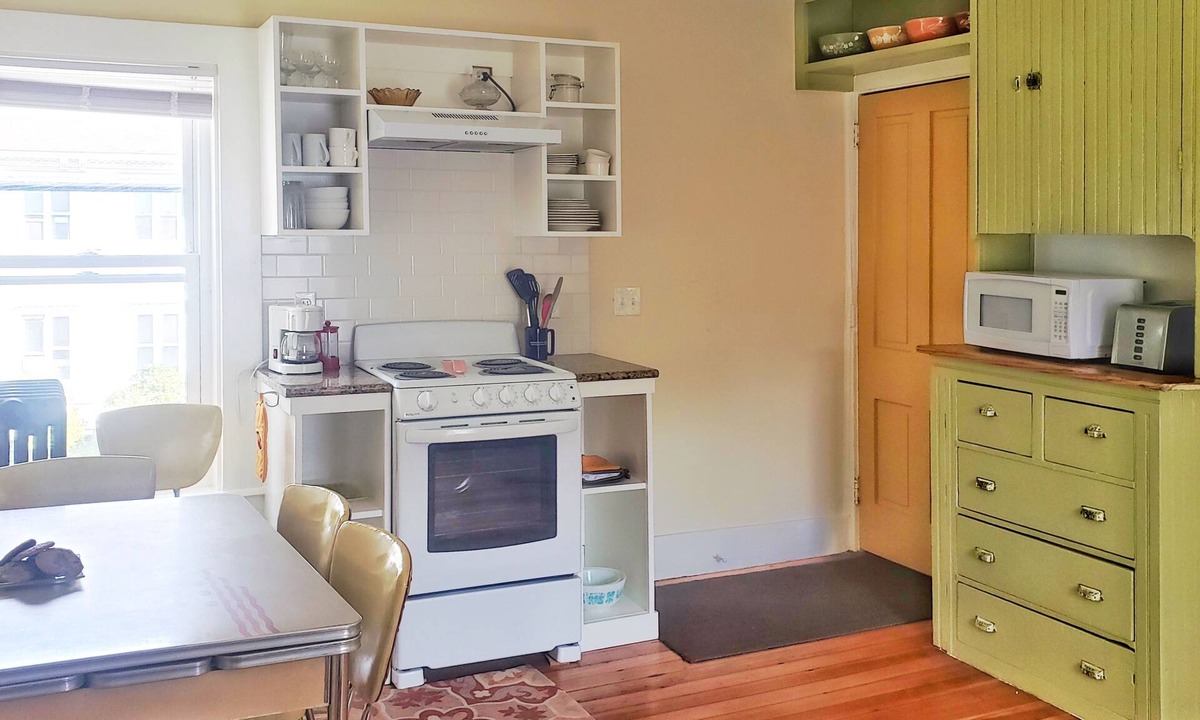 Northampton Apartment | Historic downtown apartment. Unscented products and sustainability practices.