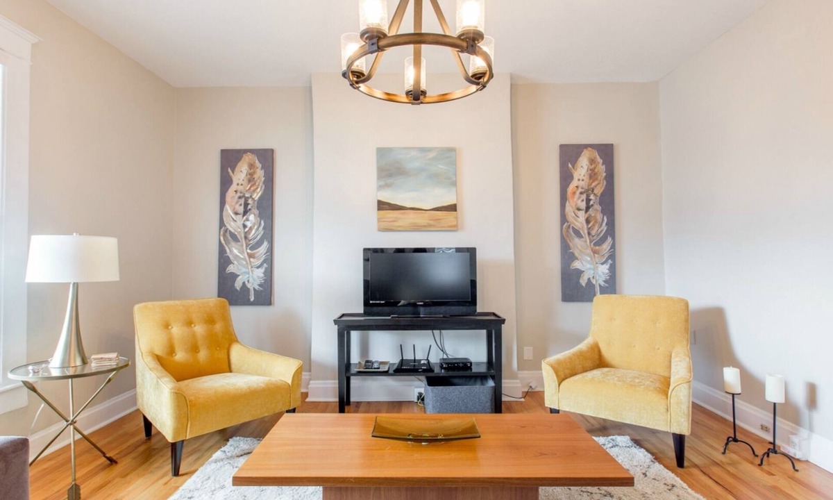 MLK University House | Historic Downtown Chattanooga Home Sleeps 7 near Riverfront and UTC