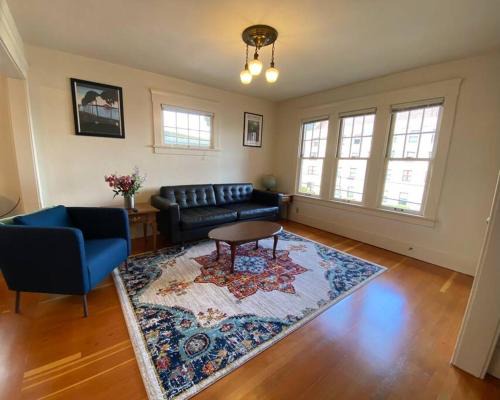 Astoria Apartment | Historic Downtown Flat, #3