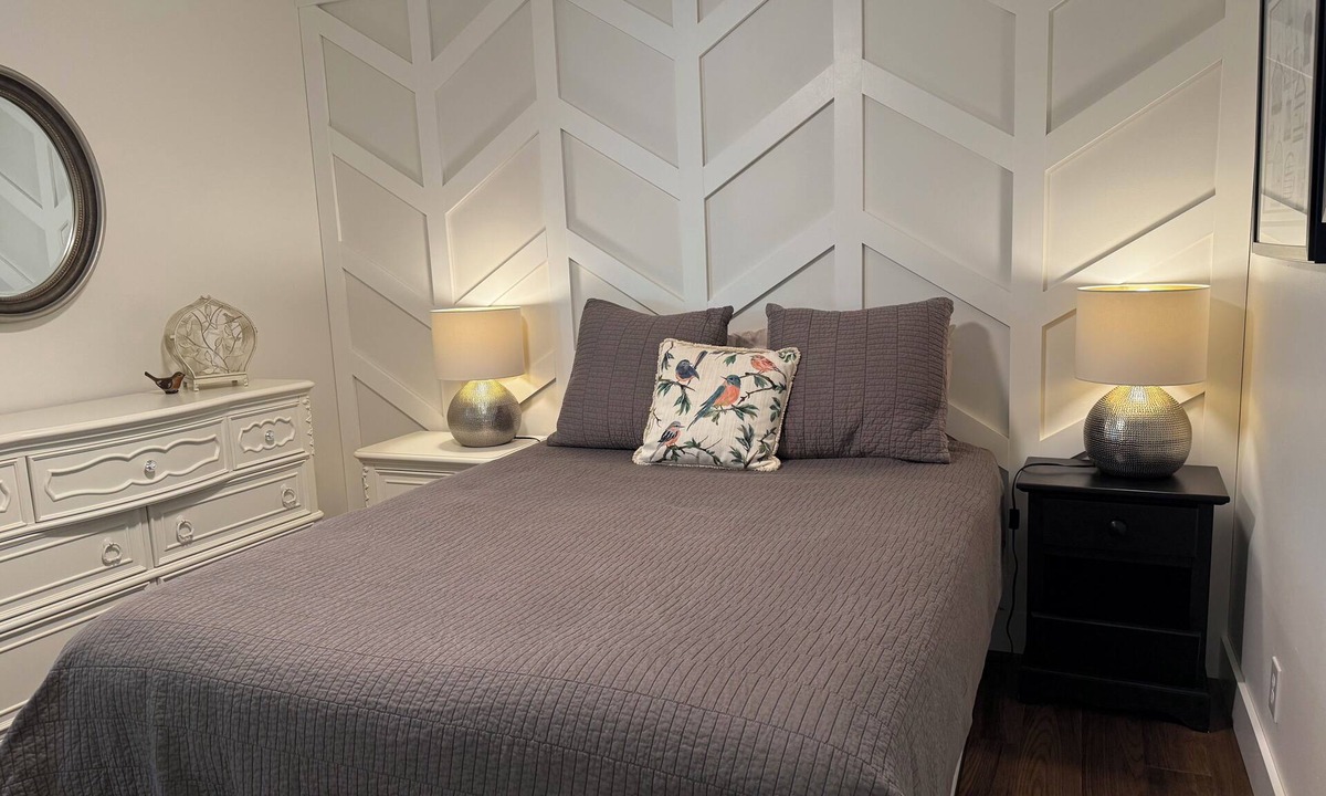 Georgetown Apartment | Historic downtown Georgetown. 998 steps to the square and 199 to the University.