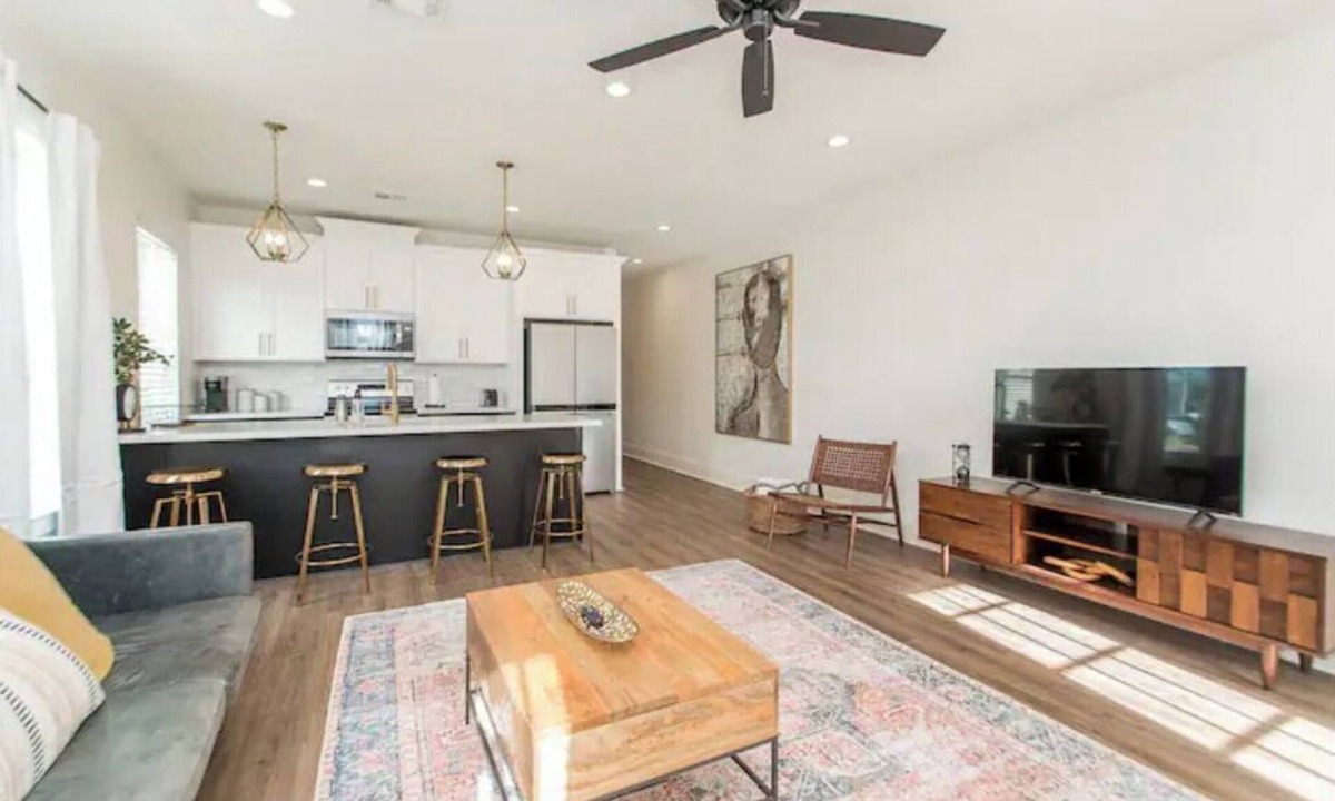 Hammond Condo | HiSTORIC DOWNTOWN HAMMOND CONDO 2 bed, 2 bath