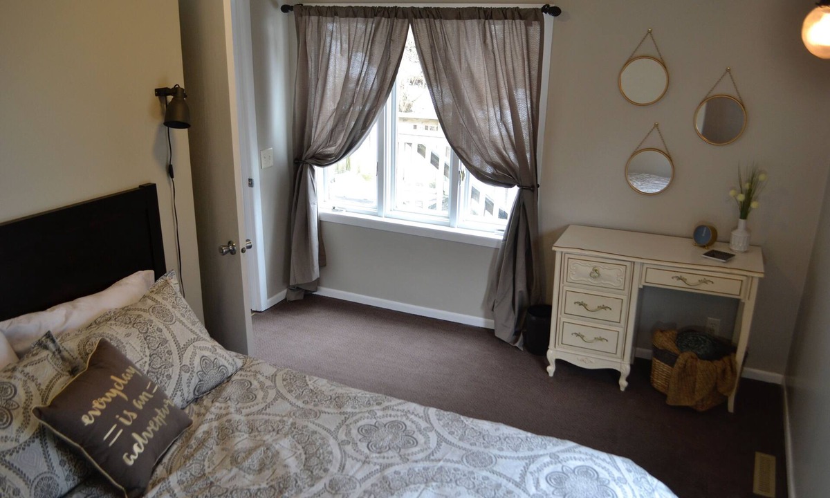 Hudson House | Historic Downtown Hudson Rental