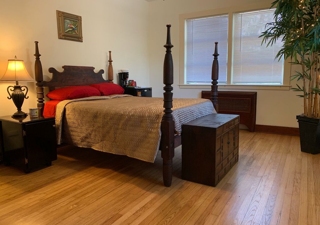 Downtown Historic District House | Historic Downtown Room w/ Private Bath & Tropical Flare! FREE Parking and Bikes!