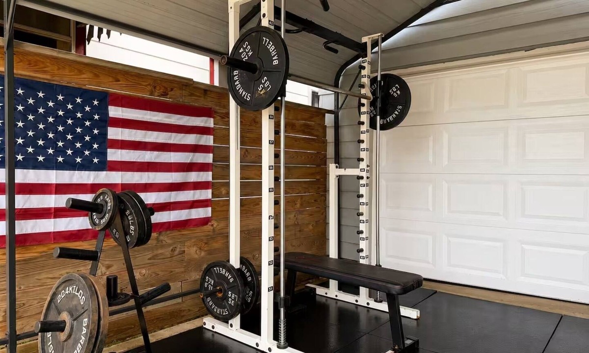 Kennedy King House | Historic Downtown Duplex - Fire Pit, Gym & Parking