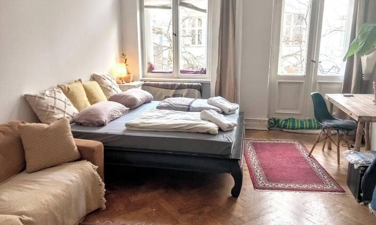 West Berlin Centre Apartment | Historic Elegance