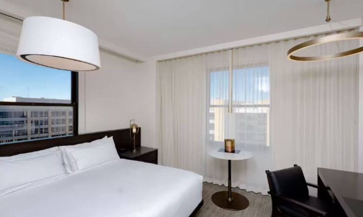 Downtown Des Moines Hotel | Historic Elegance in Downtown Des Moines Surrounded by Events and Attractions