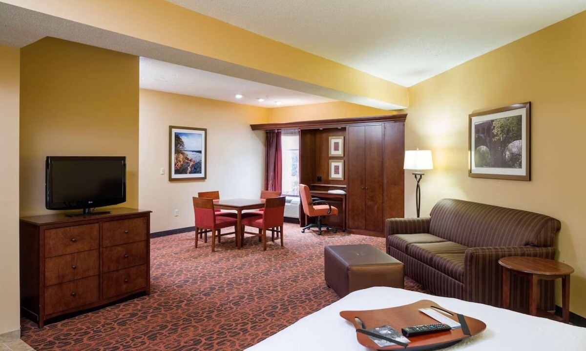 Selinsgrove Hotel | Historic Elegance Meets Modern Conveniences in Selinsgrove | 2 Units
