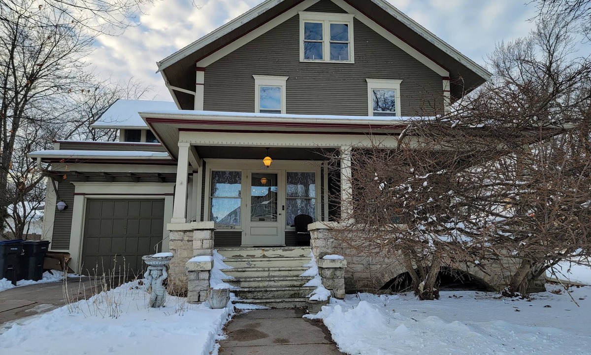 Marshfield House | Historic EM Deming house in Marshfield. 1.7 miles.to Marshfield Clinic.