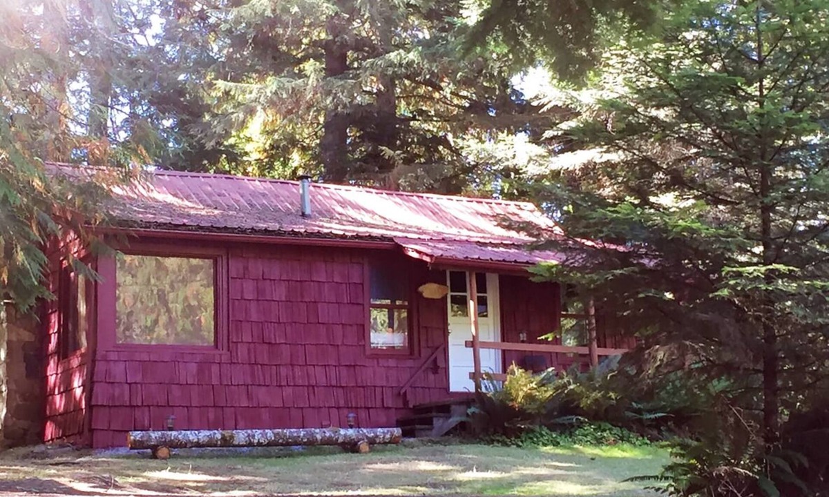 Ashford Cabin | Historic Family Cabin Near Nisqually Entrance, Sleeps 3