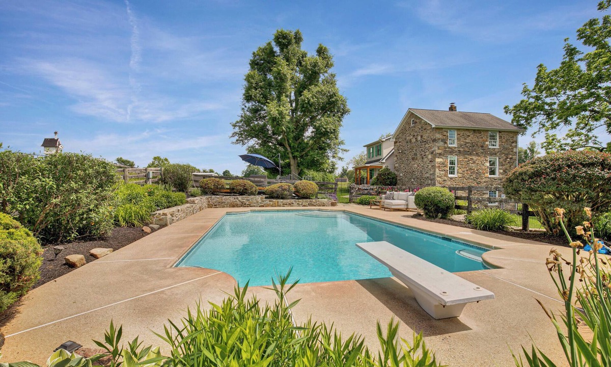 Hamilton House | Historic Farmhouse with Pool & Hot Tub in Wine Country, Near Washington, DC
