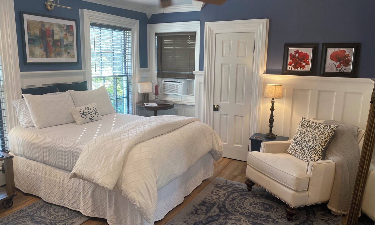 Church Hill Apartment | Historic Haven in Church Hill in The Heart of the Historic District