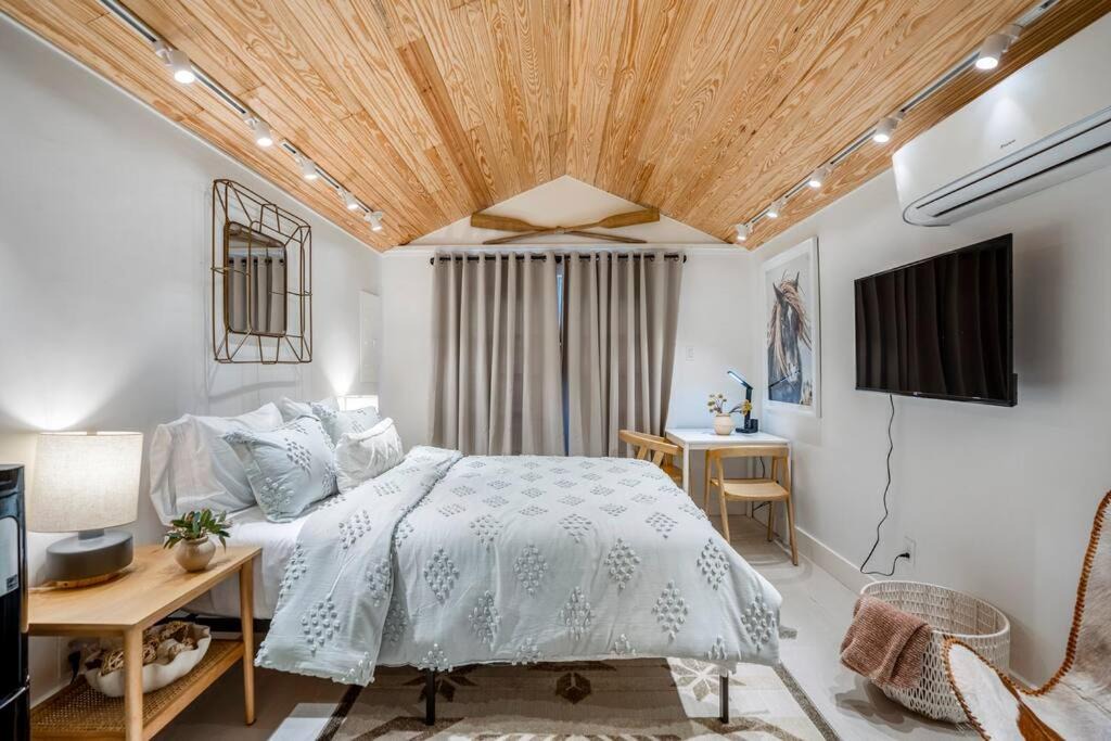 Greater Heights Apartment | Historic Heights Rustic Urban Tiny Cabin