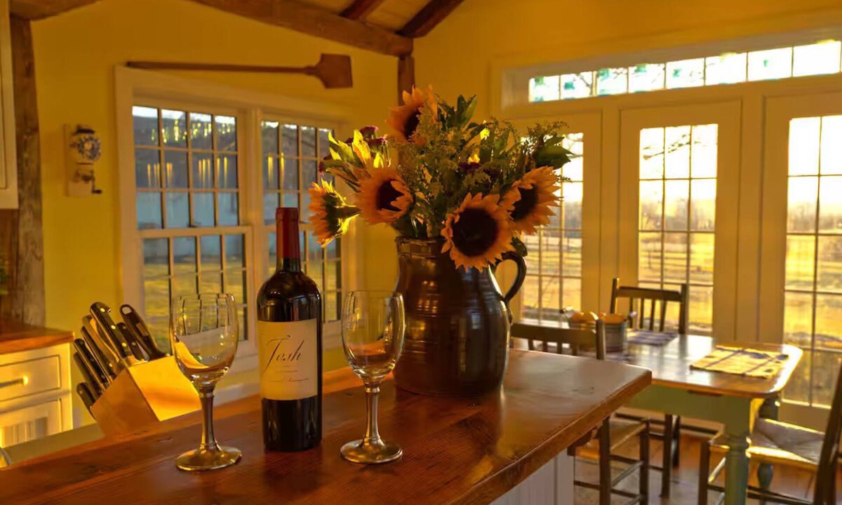 Bridgewater Other | Historic Hilltop Family Farmhouse, Pool, Hot Tub & the Best Sunset Views