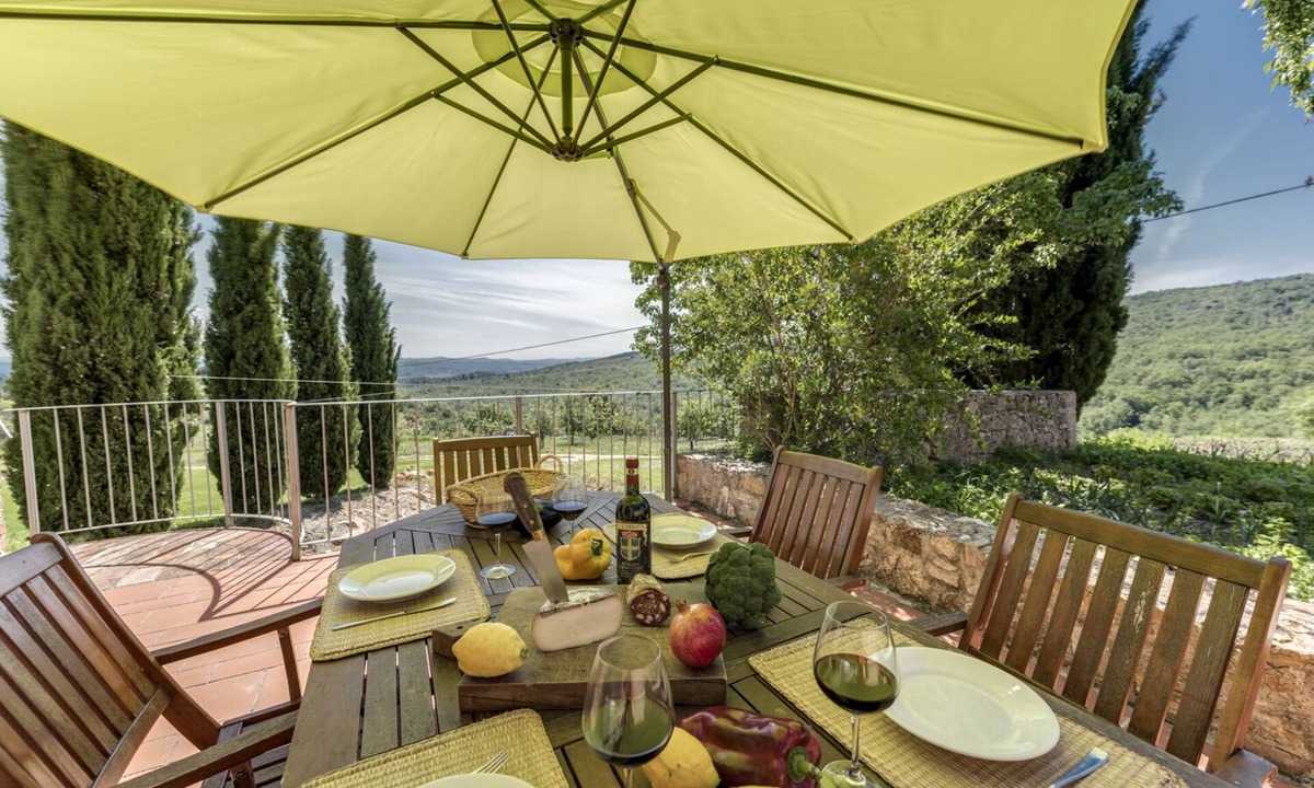 Palazzina Villa | Historic Holding with wonderful swimming pool near Siena, Tuscany, Italy
