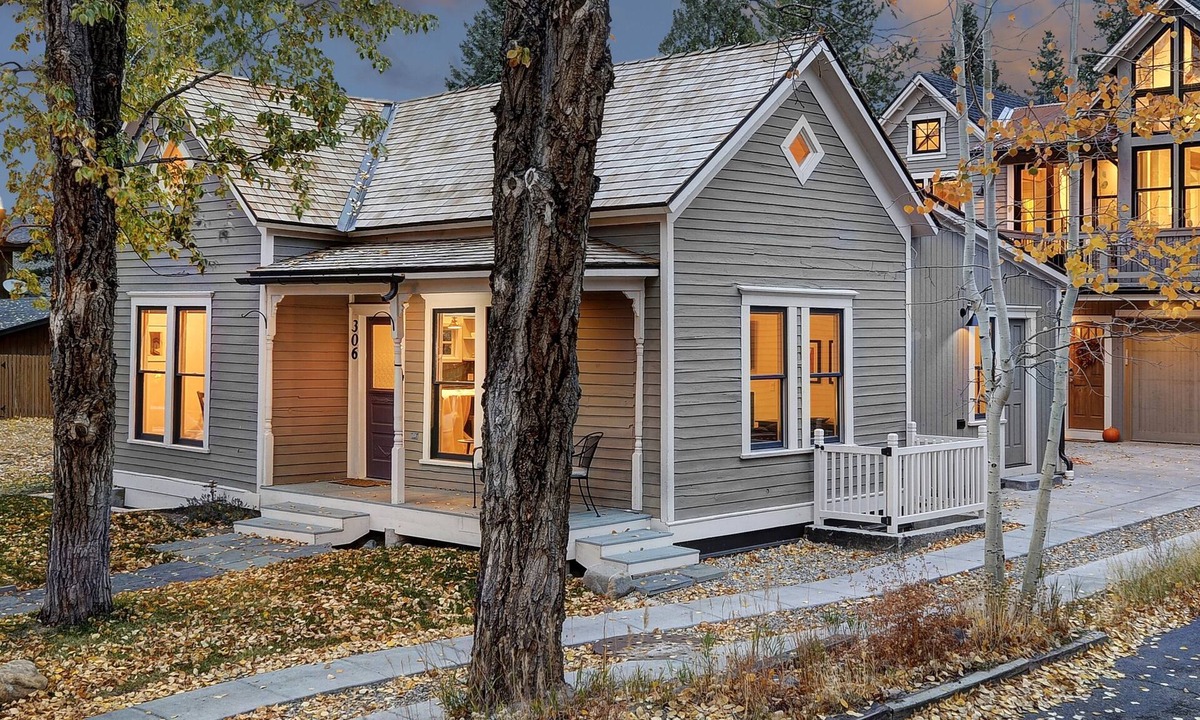 Historic District House | Historic Home Fully Restored With All New Modern Decor