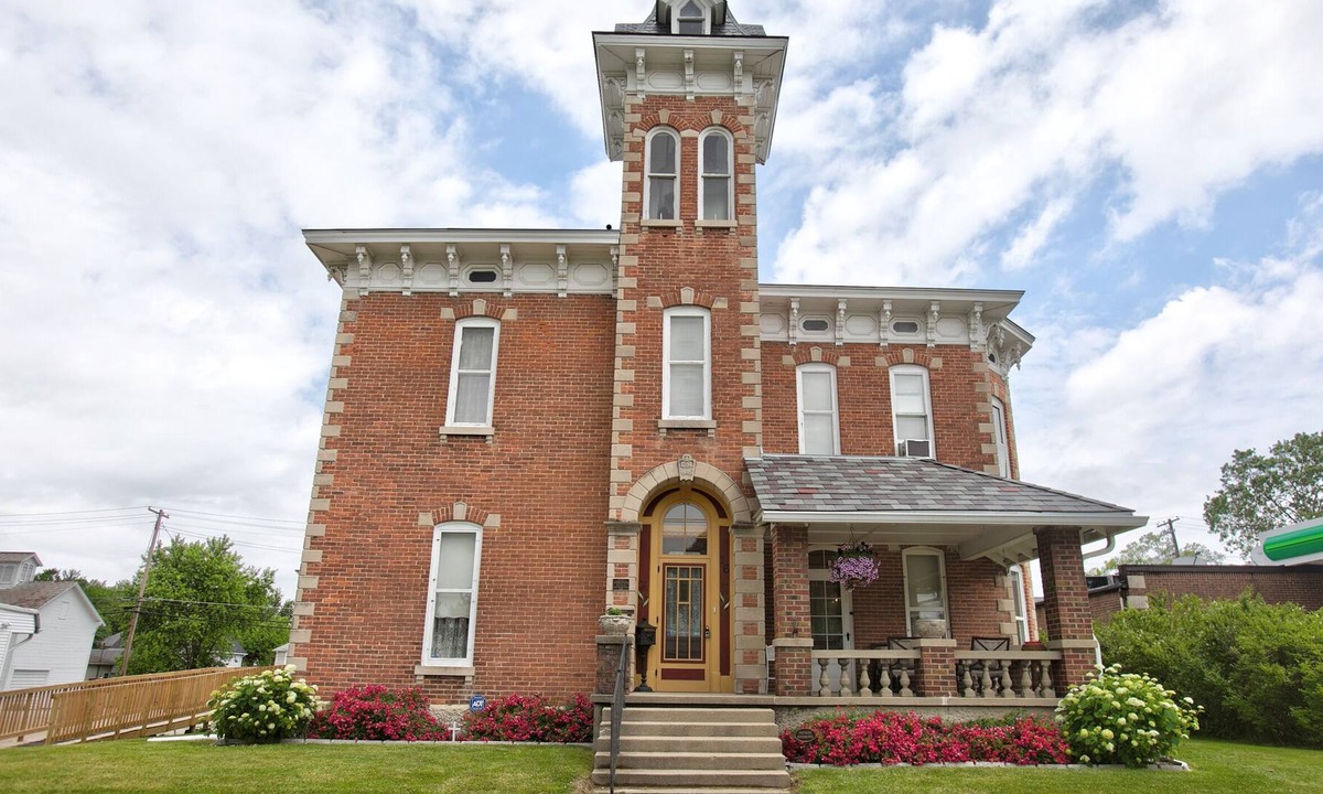 Knightstown House | Historic Home With Antiques And Modern Amenities On The Historic National Road