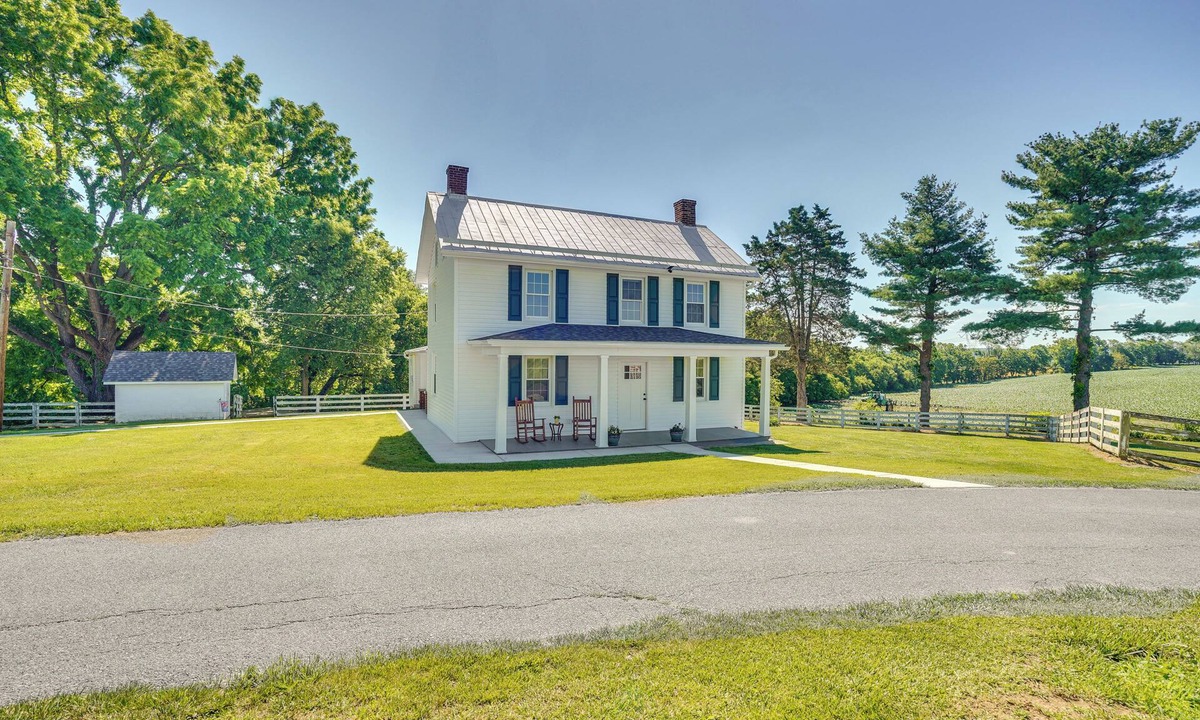 Jefferson House | Historic Jefferson Farmhouse - Hike, Bike & Raft!