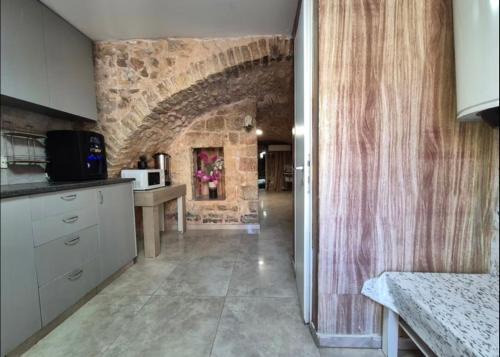 Nachlaot Apartment | historic luxury cave